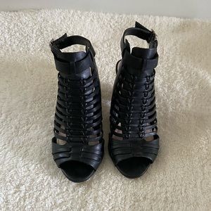 Vince Camuto Sandals  l   Black